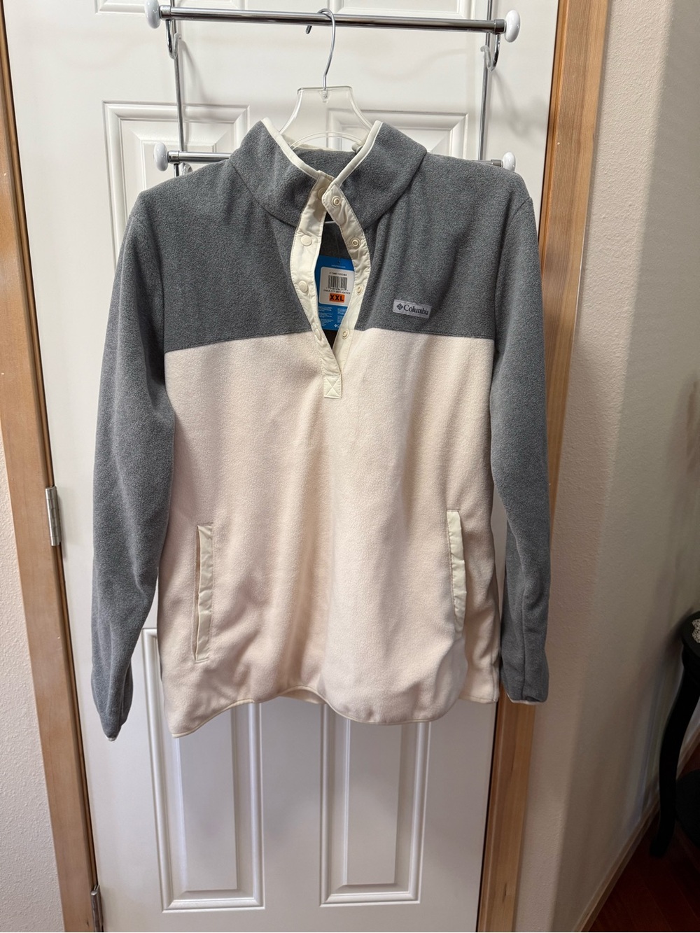 Columbia Gray and Cream Half-Placket Fleece Pullover